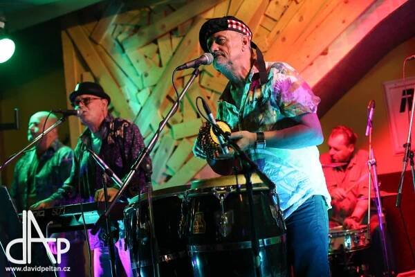 Yo Yo Band neztratil šťávu. Legendární reggae kapela lidi hravě roztančí i dnes