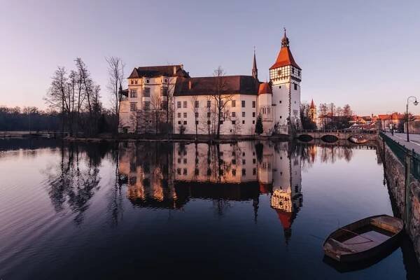 Akce všechna místa - Plesy - Z archivu akcí | www.sermiri.cz