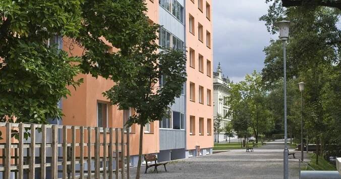 Zprávy pro Pardubický kraj: Metr obecního bytu za 18 korun, ale i za stovku. Jak se mění nájemné v kraji? (audio) | Kurzy.cz