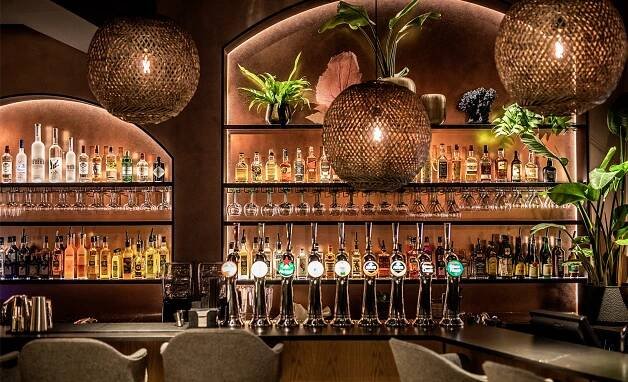AMBIENTE: Extensive remodeling and decoration, unique furniture