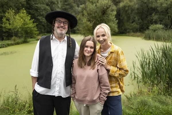 Josef Polášek, Karolína Lea Nováková, Jana Plodková - Osada - Série 2 - Promo