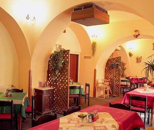 Restaurace Podloubí Opočno | Apetee
