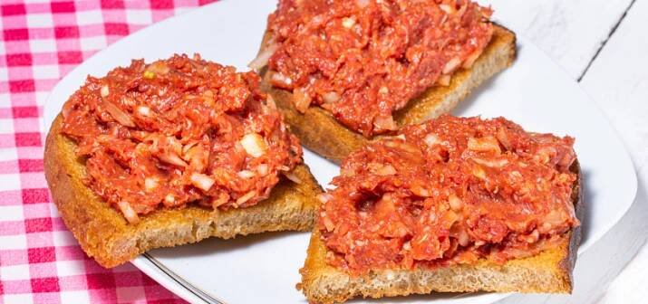 Cuketový tatarák: Jednoduchý recept, který je skvělý hlavně na topince