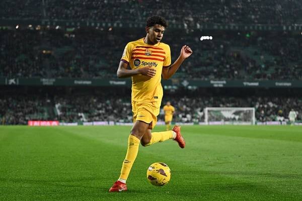 Chelsea among several PL giants tracking Barcelona's history-making forward