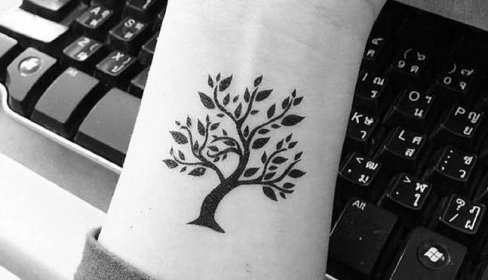 tatuaje-en-la-muñeca-de-árbol-de-la-vida