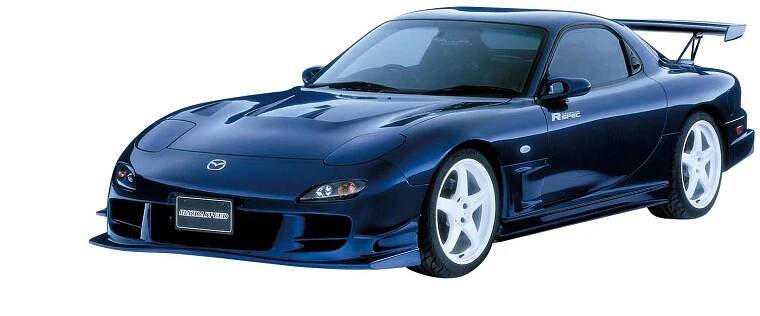 Rotačním motorem je dodnes unikátní. Mazda RX-7 slaví čtyřicet let, inspirovala se i u Porsche