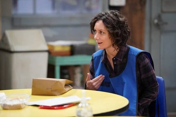 The Conners - Plastics, Trash Talk & Darlene Antoinette (S03E03) (2020)