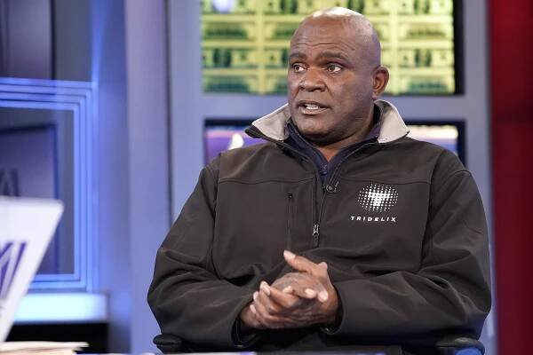 Lawrence Taylor's attorney argued for his charges for failing to register as a sex offender to be dropped.