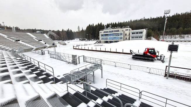 Vysočina Arenu vyzkoušeli první lyžaři. Sněhu už je dost, vrcholem sezony bude Světový pohár v biatlonu