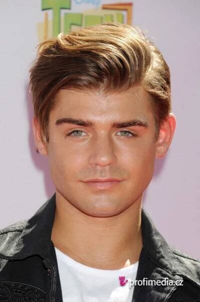 Garrett Clayton - celebrity účes - HappyHair