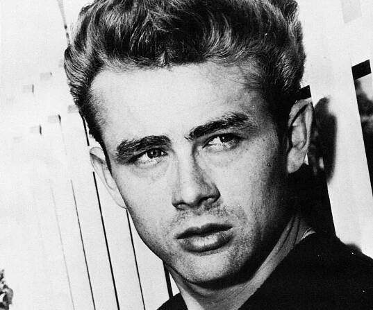 B&W photo of James Dean looking at side.