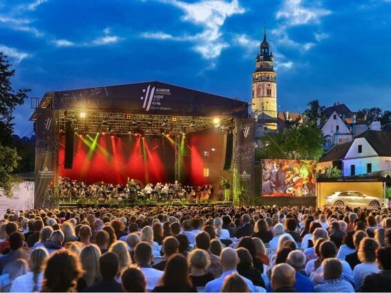Festival v Českém Krumlově slaví své třicáté výročí návratem Plácida Dominga a publikací o své historii