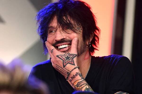 Tommy Lee z MÖTLEY CRÜE opět šokuje. Vystavil své nádobíčko na sociálních sítích 