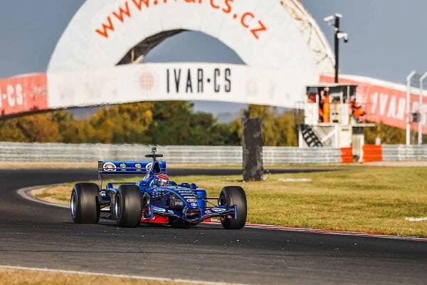 Tomáš Enge se v Mostu představil v monopostu formule 1, ve kterém v roce 2001 závodil v prestižním seriálu.