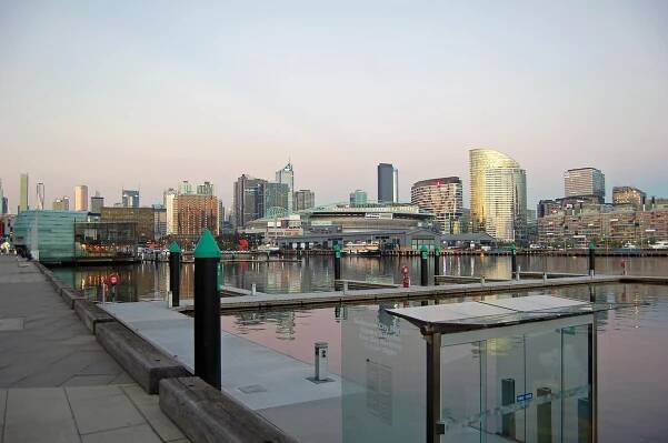 Doky, Panoráma Mesta, Skylinae