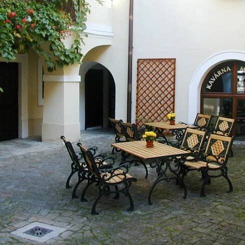 Kavárna - atrium jaro