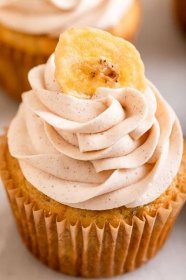 Easy Banana Cupcakes recipe with loads of banana flavor from real bananas plus a creamy frosting with a hint of cinnamon and a banana chip!