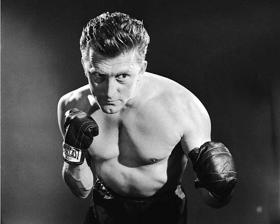 Obrazem: Kirk Douglas – filmový tvrďák, který před kamerou prožil 70 let