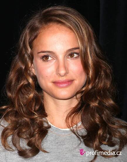 Natalie Portman - celebrity účes - HappyHair