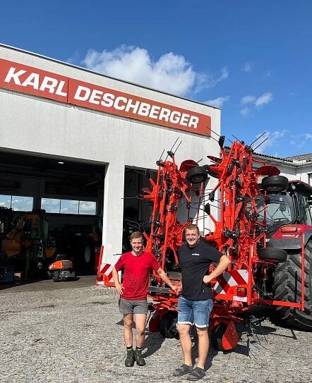Traktor- und Maschinenübergaben von Landtechnik Deschberger
