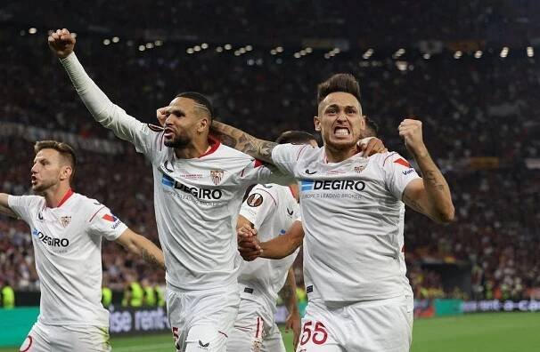 Jsi podělaná ostuda! Naštvaný Mourinho si počkal po prohraném finále na rozhodčího a sprostě mu vynadal!