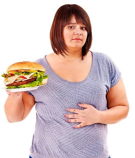 Žena hospodářství hamburger. — Stock obrázek