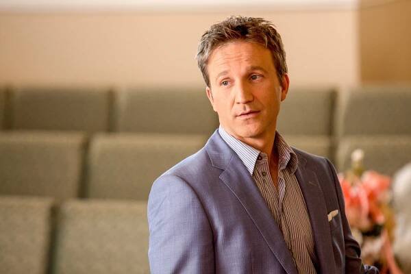 Franklin a Bash - Red or Black - Z filmu - Breckin Meyer