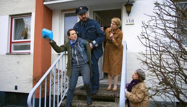 Familie Lotzmann auf den Barrikaden - Z filmu - Eva Löbau, Heiko Pinkowski, Gisela Schneeberger, Us Conradi