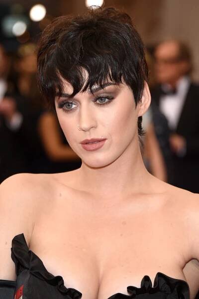 23 vlasových kreací věčně extravagantní a barevné Katy Perry