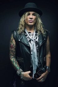 STEEL PANTHER Singer Says SULLY ERNA Could ‘Punch The Shit Out Of NIKKI SIXX, Recalls Playing With ‘Pretty Hammered’ Scott Weiland