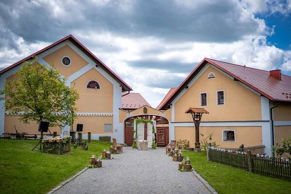 Svatba Selský Dvůr Dolní Částkov - Jan Kábrt Svatební fotograf