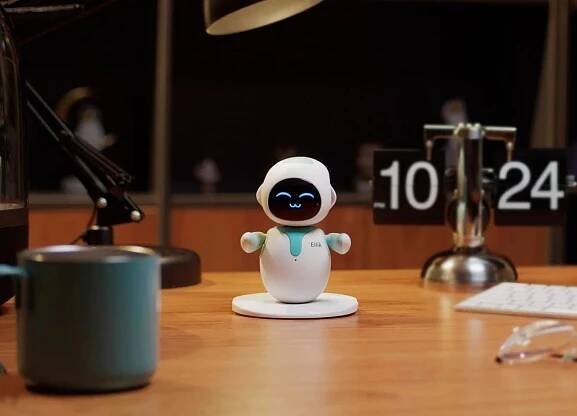 Eilik robot: an interactive desktop companion : DesignWanted