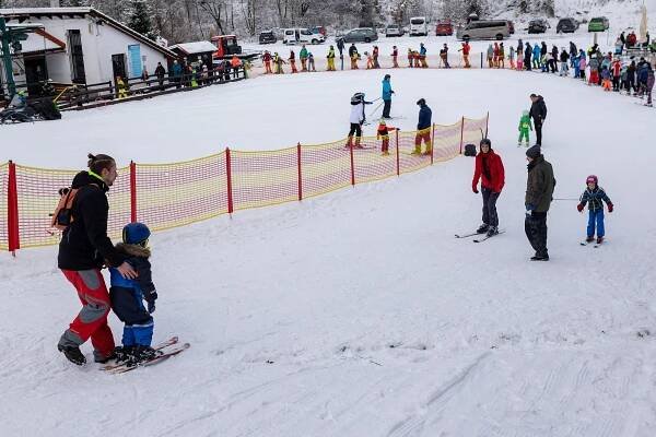 VIDEO, FOTO: Na turnovském ledovci už se lyžuje. Skiareál Struhy zahájil sezónu