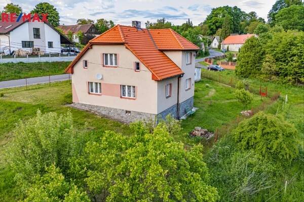 Prodej prostorného rodinného domu v klidné obci Budenín nedaleko Votic