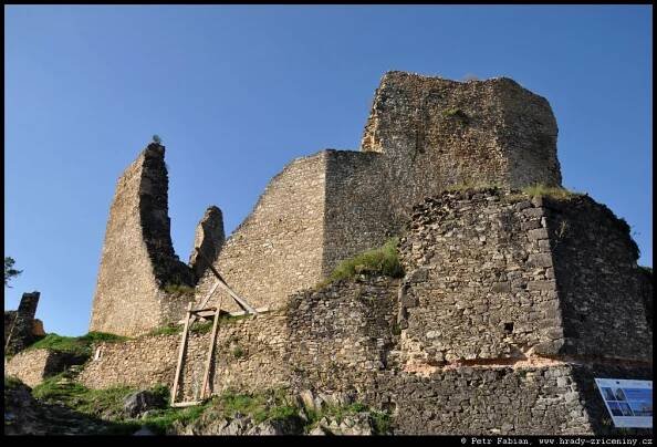 Hrad Divín / hrady-zriceniny.cz