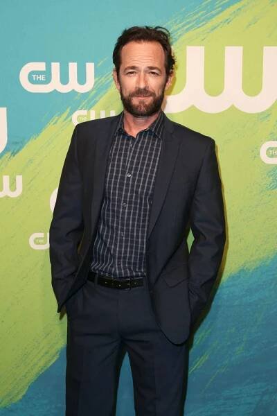 Shannen Doherty, Ian Ziering and More Stars Support Luke Perry: 'Let Us All Say a Prayer'