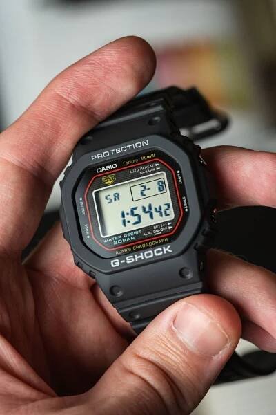 Casio G-Shock DW-5000R-1AER | Helveti.cz