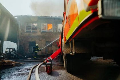 Škodu za 7 milionů korun způsobil požár pily a dřevovýroby ve Frýdlantu nad Ostravicí | POŽÁRY.cz - ohnisko žhavých zpráv