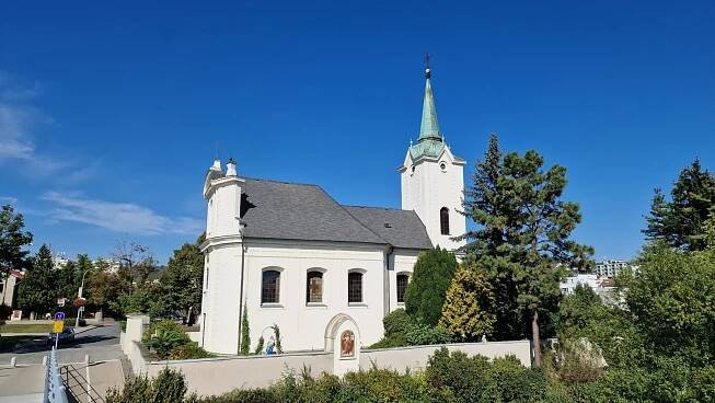 Putování Českým krasem, ze Zbraslavi přes Karlštejn a Koněpruské jeskyně do Berouna – Kuba explores world