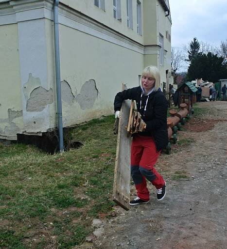 Brigáda u školy 26.3.2015 - Městys Troskotovice
