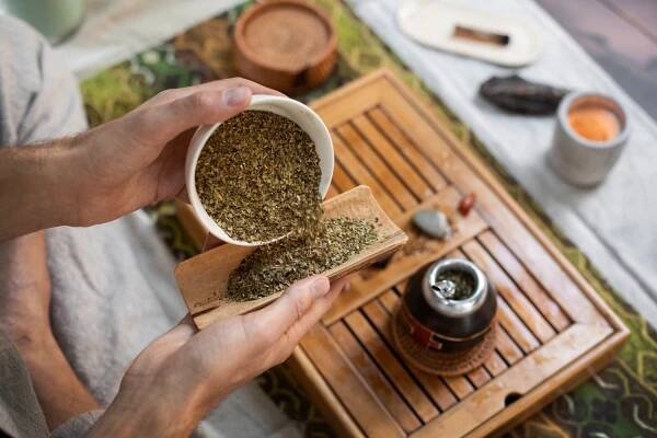Yerba maté dodá tělu energii i mnoho zdravých složek. Jeho chuť se liší podle země původu – EgoMan