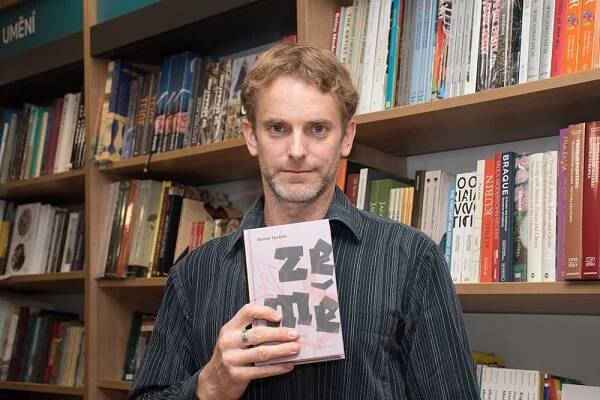 Marek Epstein - ZEMĚ. Strhující příběh české rodiny z druhé poloviny 20. století