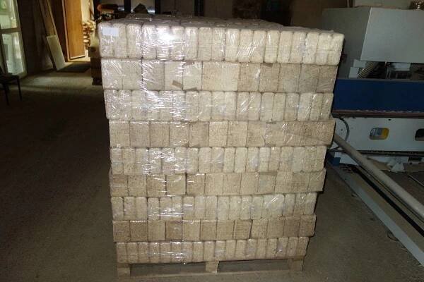 A4589 - Prodej 10 palet dřevěných briket RUF, 1080 kg/paleta | Veřejné dražby, Gaute