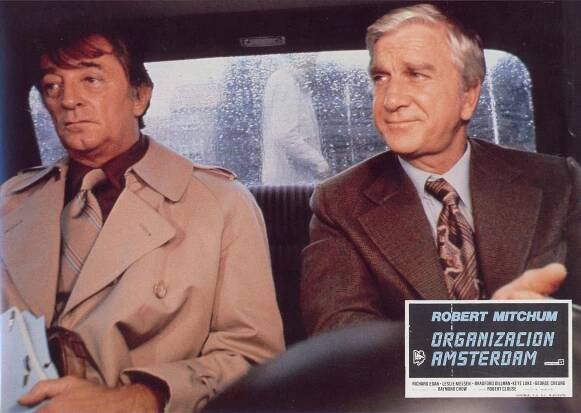 Vražda v Amsterdamu - Fotosky - Robert Mitchum, Leslie Nielsen