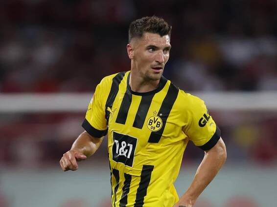 Football rumours: Manchester United turn to Dortmund full-back Thomas Meunier