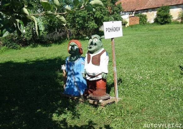 Pohádkov - Shrek a Fiona - Dřevěná zoo Ostrata 