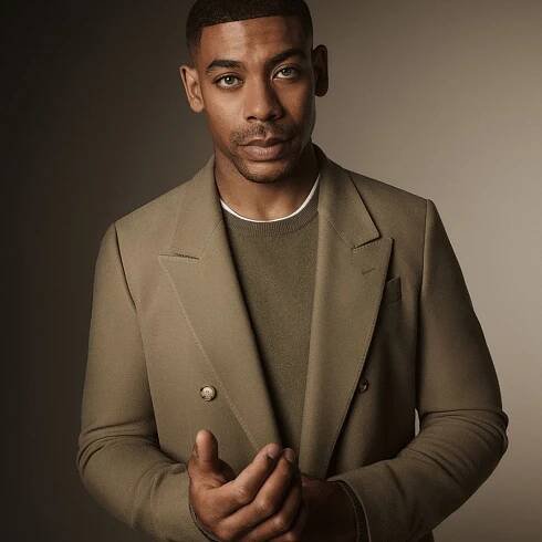 Aaron Pierre : “C’est le sentiment de gratitude qui me pousse à donner le meilleur de moi-même”