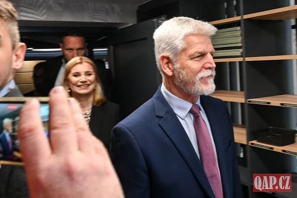 Prezident Petr Pavel se v Plzni sešel s primátorem Zarzyckým. Jaká témata řešili? - QAP.cz