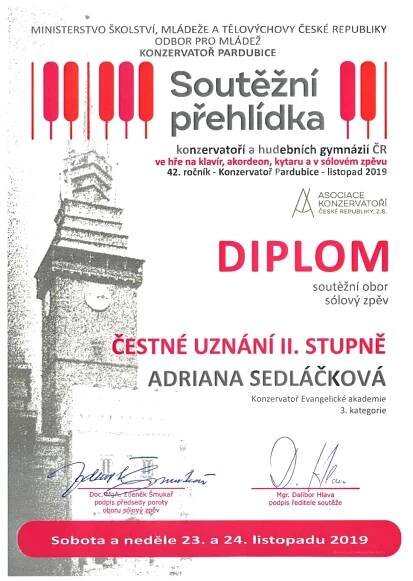 ÚSPĚCH ADRIANY SEDLÁČKOVÉ NA SOUTĚŽNÍ PŘEHLÍDCE KONZERVATOŘÍ - Konzervatoř Evangelické akademie