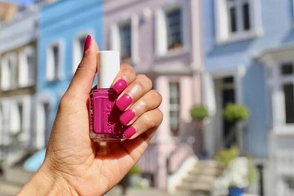 Essie manicure